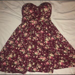 ❤️ 2/$20 Strapless mini dress